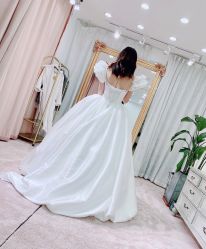 -曼青婚纱礼服馆