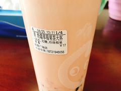 网红草莓奶霜-CoCo都可(新我格广场店)