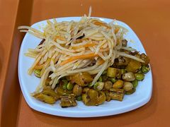 -牛一嘴·兰州牛肉面·大盘鸡(财富中心店)