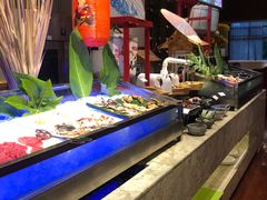 自助取餐区-昆明华邑酒店-鲜艳全日餐厅