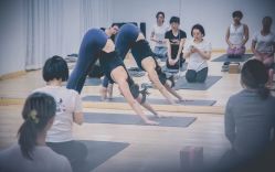 -莫纳瑜伽·普拉提