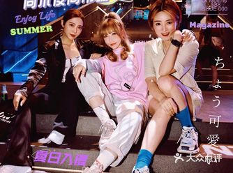 淮海路/陕西南路购物热门榜第4名的精致商场，要找节日气氛来这里就对了