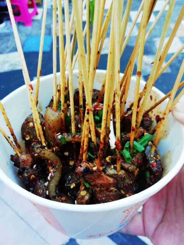 贵阳姚良立竹签酱爆烤肉-"街头美食把把烧,小肉串很入味,甚至于有点.