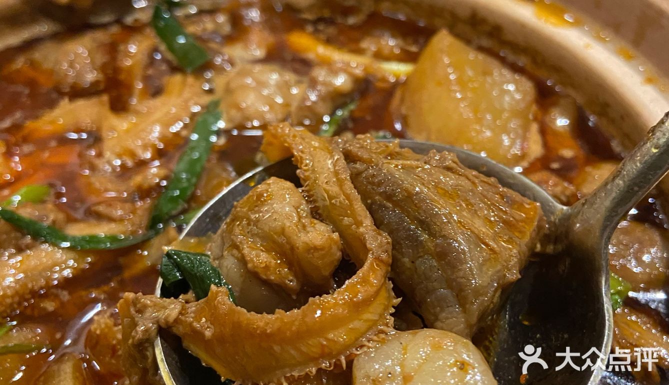 几乎每一个都开口 辣炒的佐料相当多 好吃到咂嘴