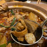 几乎每一个都开口 辣炒的佐料相当多 好吃到咂嘴