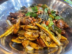 -愉肴麻辣香锅(中山路店)