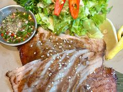 招牌泰式蜜汁猪颈肉-泰盏鬼·颓废冬阴(陈家祠扬韬店)