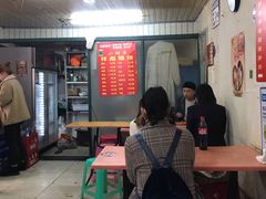 等位区-小胡子祥彪烧烤(北湖总店)