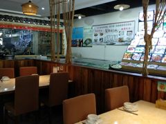 大堂-魏铭鱼头捞饭(晋阳路店)