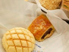 菠萝包、红豆沙面包-开心草帽(文化西路店)