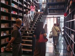 -钟书阁(松江泰晤士小镇店)