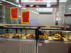 面包甜点陈列柜-百年义利(幸福大街店)