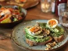 牛油果煮蛋吐司-RAC BAR(安福路店)