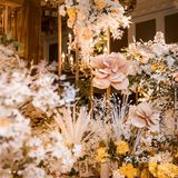 金色简洁婚礼|“LOVE GIFT”