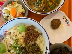 -顺溜·手工刀削面·黑金店(铜锣湾店)