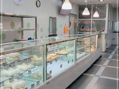 面包甜点陈列柜-白玉兰食品(中山公园龙之梦店)