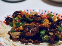 -歹歹的加个面过油肉拌面