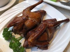脆皮乳鸽-香港新发烧腊茶餐厅(书城店)