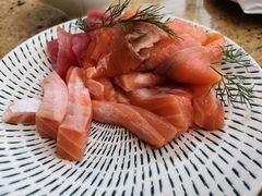 三文鱼腩-松山湖凯悦酒店·Café自助餐厅·周末火舞秀表演