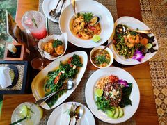 -Chom Cafe and Restaurant
