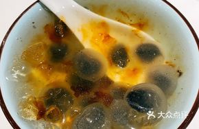 Ice Skin Taro Balls with Peach Nectar