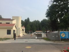 -窦店服务区-停车场