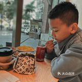 带娃周末检查眼睛👀，意外收获一家很有趣的汉堡屋🍔！