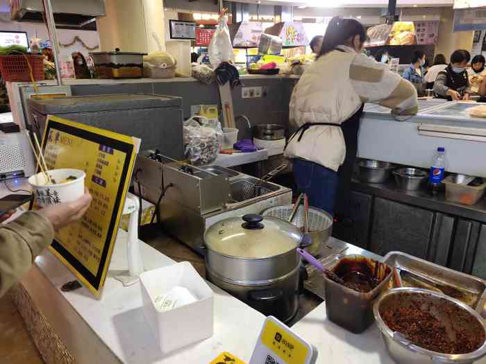 徐州卷潮牌(水平方店)-"吃了炸串然后那个大鸡排还可以趁热吃好.