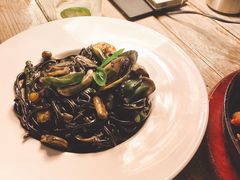 墨鱼汁海鲜面-新城概念餐厅