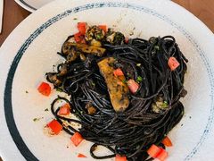 墨鱼面伴虾和卡拉布利亚肉肠番茄汁-FISH&POTATO Cō(地中海美食 万象城店)