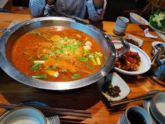 -野山舂·贵州现舂酸汤火锅(鸿通城店)