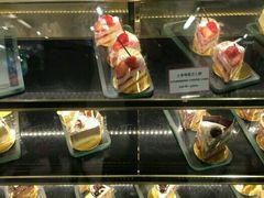 面包甜点陈列柜-老佛爷饼店