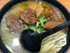 志权招牌牛三宝面-志权牛肉面(灵山路店)