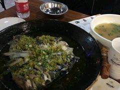-阿瓦山寨·湘菜现炒·剁椒鱼头王(咸阳总店)