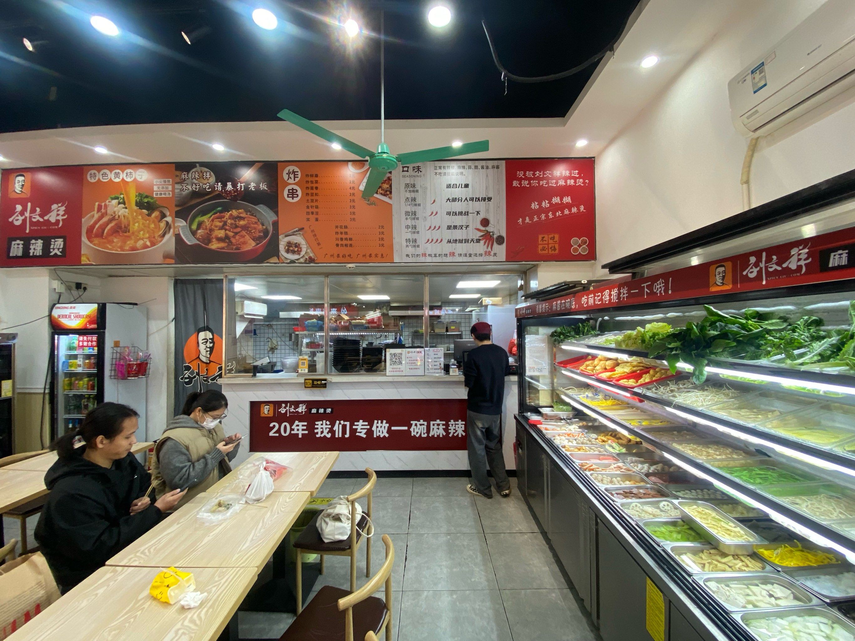 麻辣烫味道鲜美,食材丰富