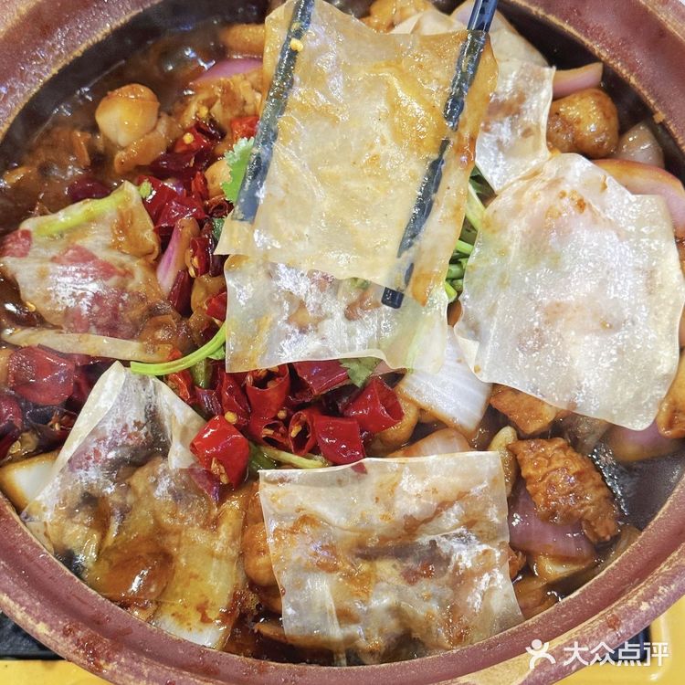 谁懂！竟然在肥肠煲里面吃到“卫生纸”