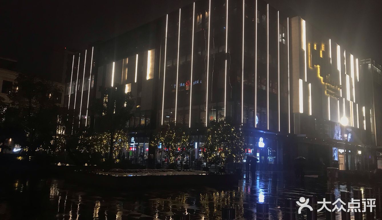 发展时间更加久吧，不过嘉里中心也是可以常去的