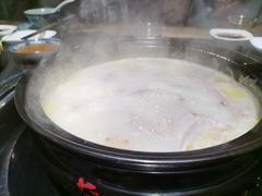 -大匠工房古船木艺术餐厅·猪肚鸡专门店(长白仙岛店)