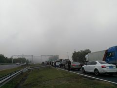 -窦店服务区-停车场