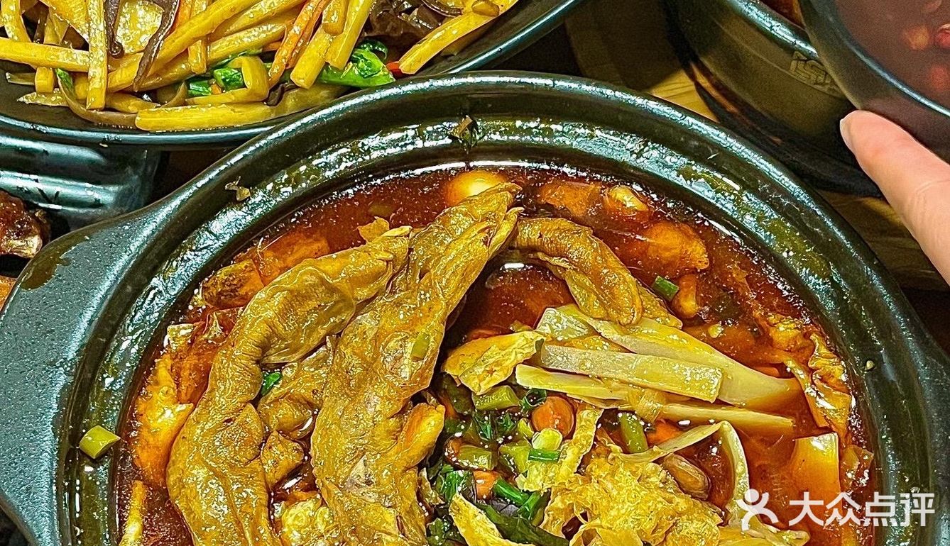 什么鸭脚煲啊!!让我一周去三次!!. 田螺鸭脚煲有多好吃