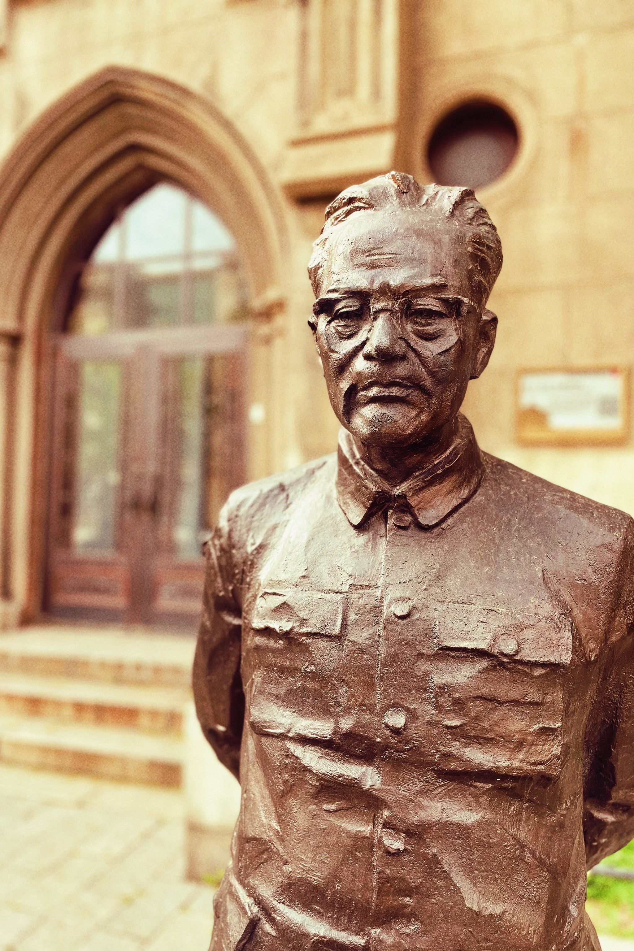 我坐在椅子上,看日出复活