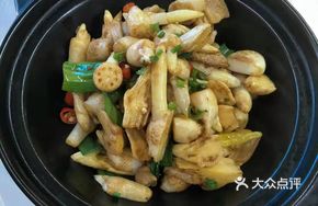 Braised Lotus Stem in Clay Pot