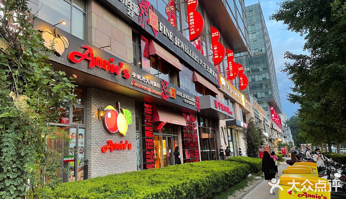 中国红街美食街名不虚传