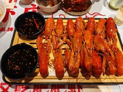 -肥肥虾庄·金牌油焖大虾(汉街SKP店)