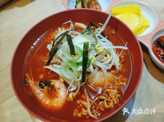 带着我的小男朋友出来觅食啦  美食： 街边烤串太赞了