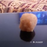 外面裹了一层外衣，非常的甜。让人忍不住一直吃下去