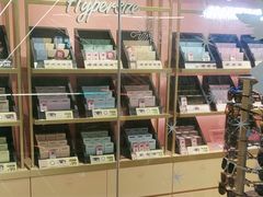 -4iNLOOK美瞳店(龙之梦购物中心虹口店)