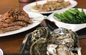 Steamed Yellow Clams with Garlic and Vermicelli