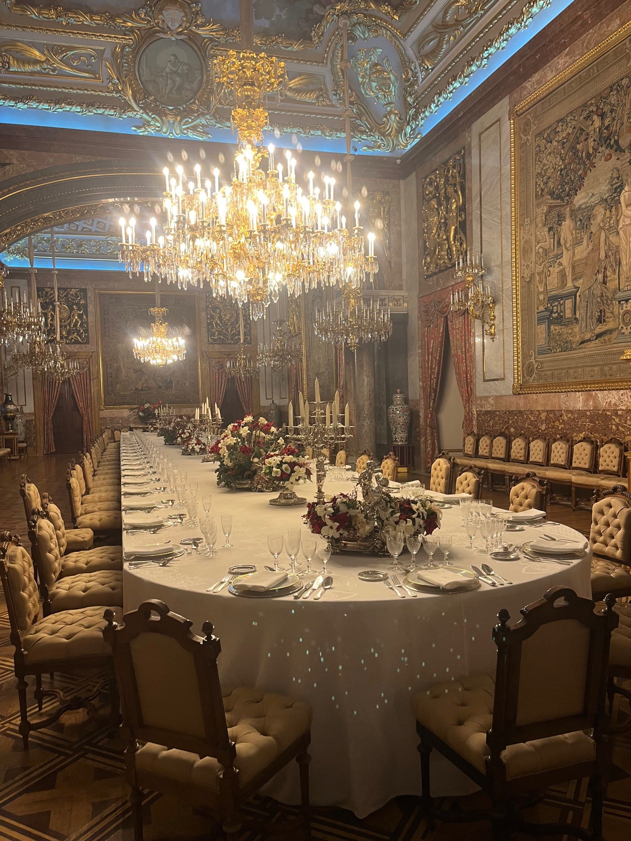 感受贵族般的用餐氛围