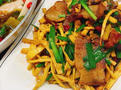 山竹笋炒腊肉-钟记陕南菜·煎锅鱼(红专南路店)